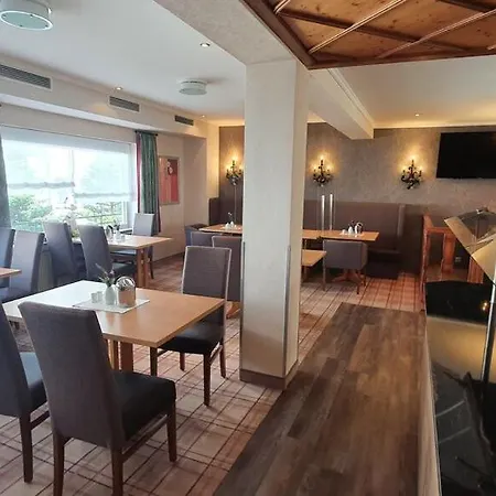 Goebel's Gaestehaus Am Park Otel 3*