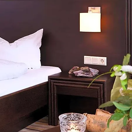 Goebel's Gaestehaus Am Park Otel