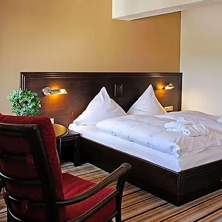 Goebel's Gaestehaus Am Park Otel